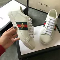 baskets paire de chaussures gucci femmes cowhide little bee ribbon white